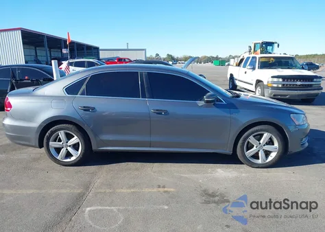 2015 Volkswagen Passat 1.8T Limited Edition z USA, uszkodzony, nr VIN 1VWAT7A31FC117040